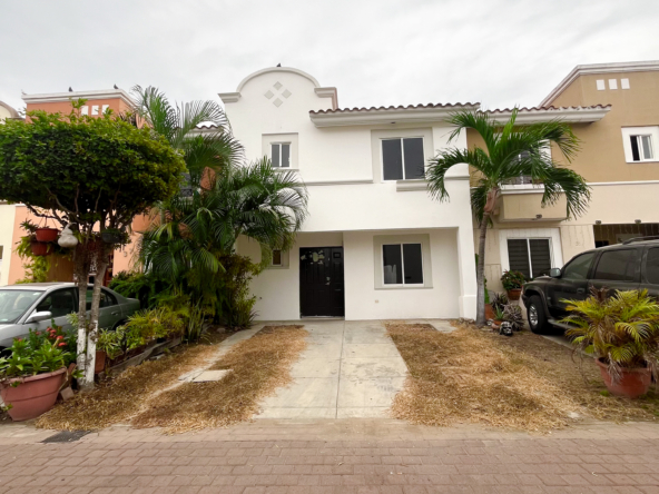 Casa en renta anual Paseo de los Olivos en Mazatlán Sinaloa