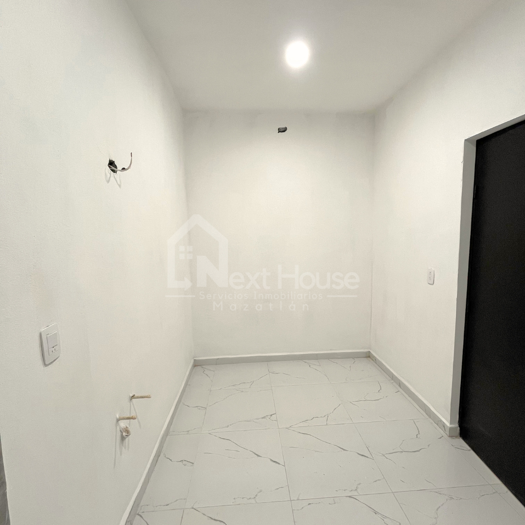 Casa en Valles del Ejido, Mazatlán: 2 recámaras, 2 baños, patio y cochera doble. $1.98M. Acepta crédito. ¡Agenda tu cita hoy!