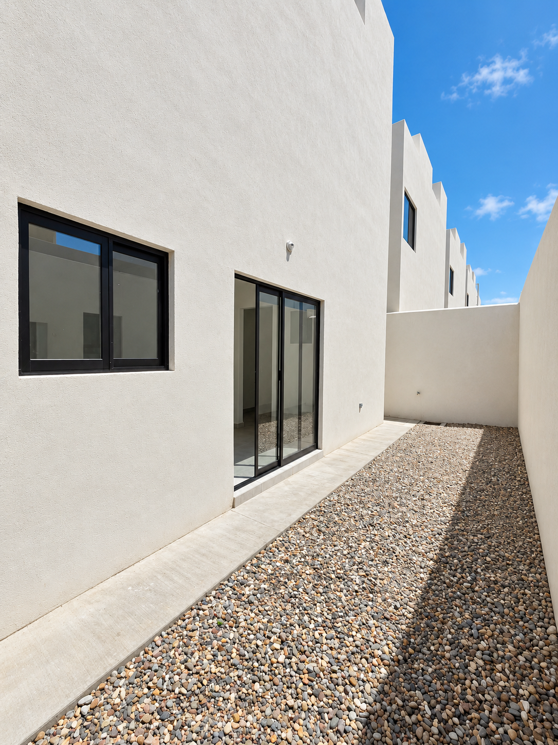 Modelo Brisa desde $3,574,000 MXN en Las Abas Residencial, Mazatlán. 3 recámaras, 3 baños, recámara en planta baja, 2 albercas y gimnasio.
